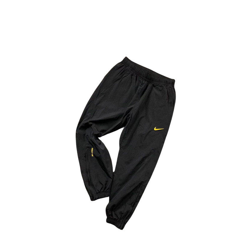 Conjunto Nike × Nocta "Gold and Black NRG"